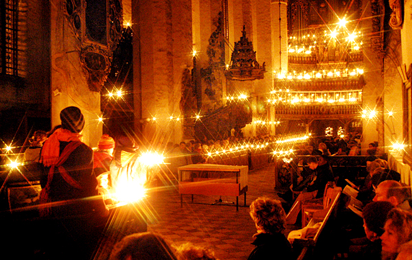 Предрождественская месса в церкви Nikolaikirche в городке Лукау