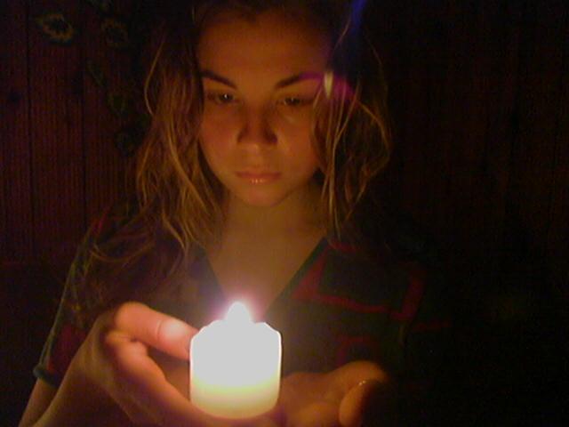 При свечах