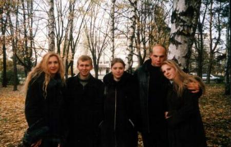 А где бы еще взять сто рублей, чтобы иметь еще сто друзей!!!