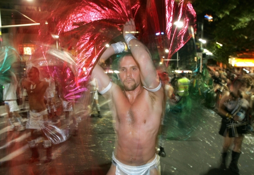 Танцы геев и лесбиянок на улицах Сиднея!