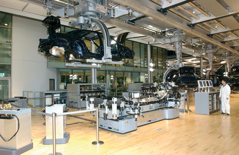 Завод в Дрездене, где собирают VW Phaeton