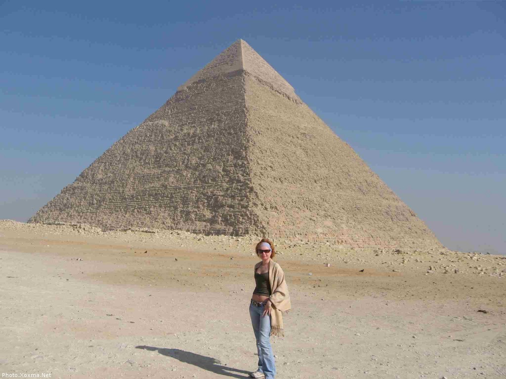 тут пирамида побольше, да?-)) .. а я поменьше-))