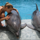 Тина Кароль с дельфинами