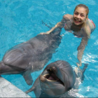Тина Кароль с дельфинами