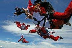 Прыжки с парашютом на Рождество неподалеку от австралийского Сид