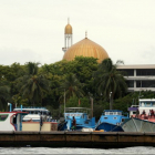 Мальдивы -- мусульманская страна. каждый уважающий себя остров имеет мечеть