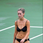 Дженнифер Лав Хьюитт играет в теннис