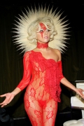 Леди Гага пришла на церемонию MTV в одних стрингах