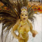 Девушки на карнавале в Рио-де-Жанейро