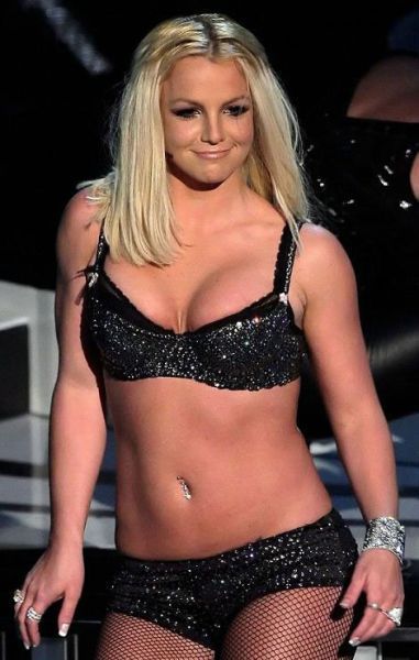 #6 Britney Spears - 277,000,000 запросов