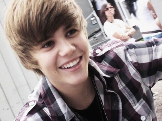 #2 Justin Bieber - 496,000,000 запросов