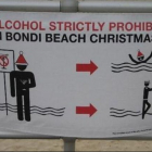 Ну а на одном из Сиднейских пляжей видимо не раз происходили несчастные случаи во время рождественских праздников, когда люди, б