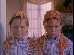 Брэдли и Стивен из фильма Няньки / Twin Sitters (1994)