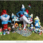 44-летний житель Великобритании, Стивен Парке, с детства увлекся собиранием фигурок маленьких гномов небесно-голубого цвета.